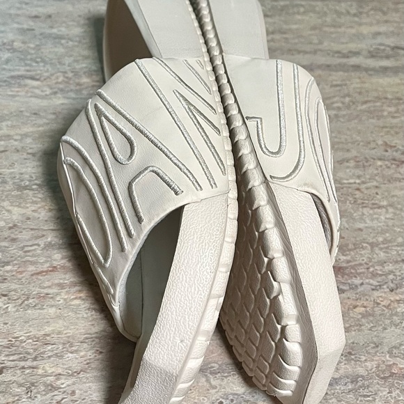 Jordan slides - Picture 8 of 16